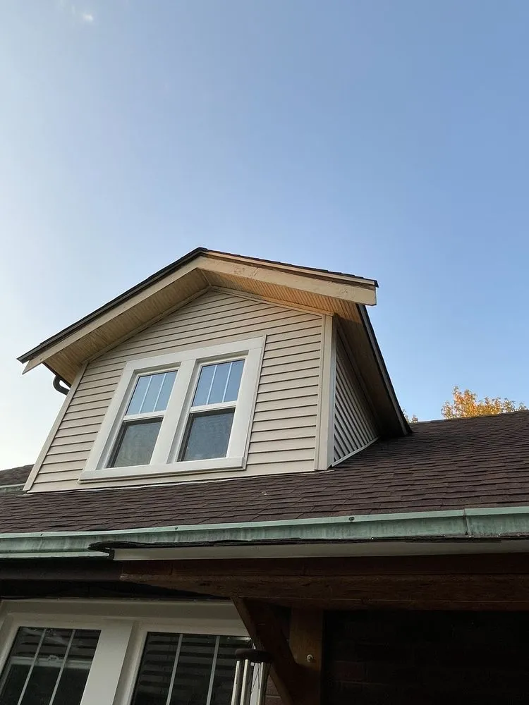 Slide of Rosas Roofing