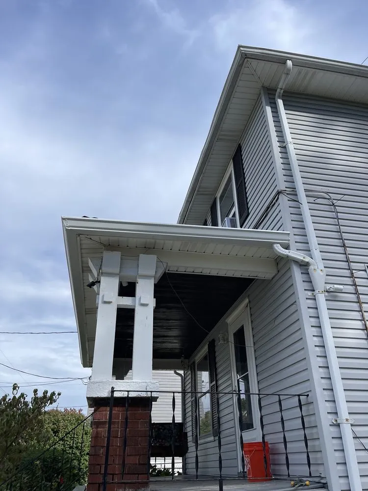 Slide of Rosas Roofing