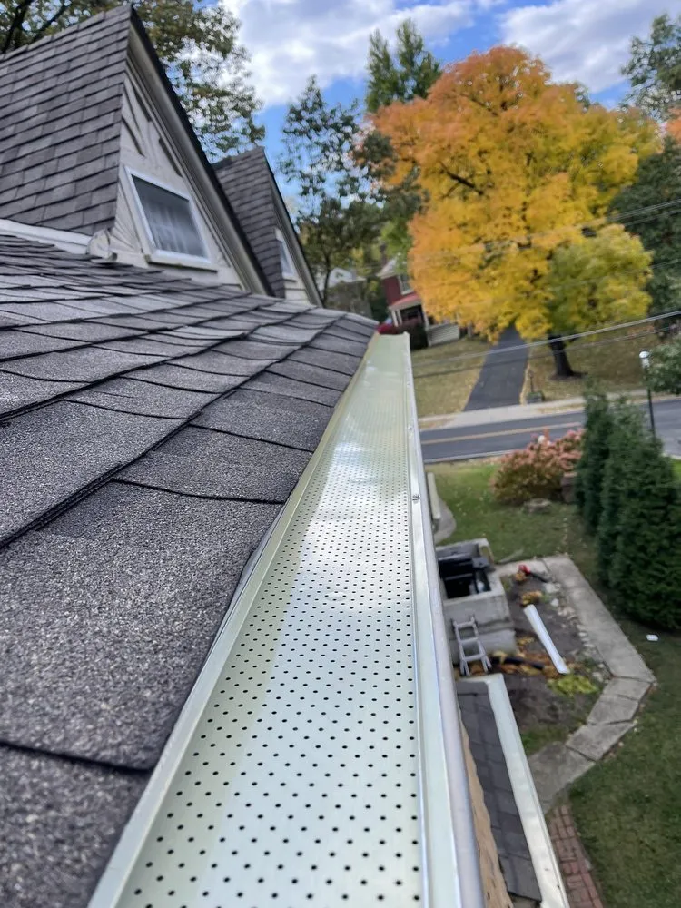 Slide of Rosas Roofing