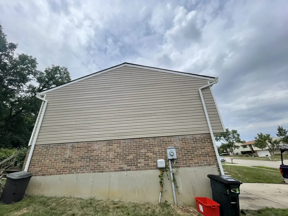 Slide of Rosas Roofing