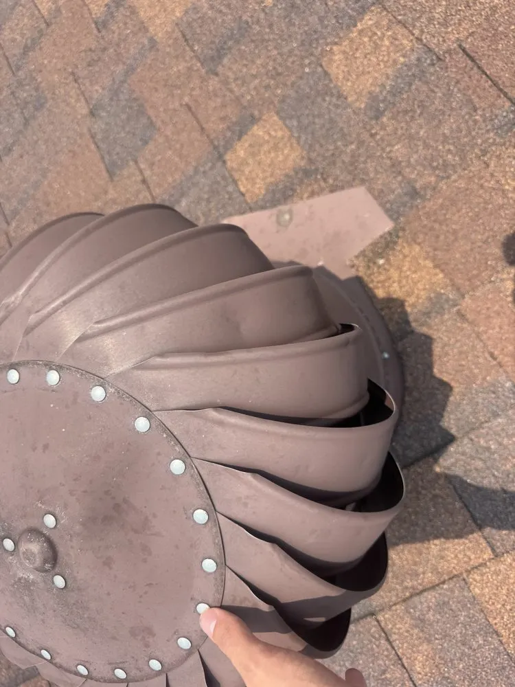 Slide of Rosser's Roofing and Exterior