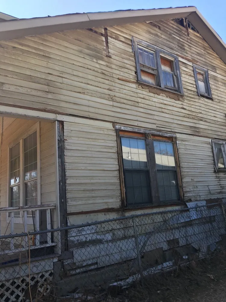 Slide of Rowe's Roofing