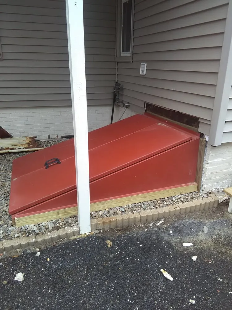 Slide of Royal Painting & Building