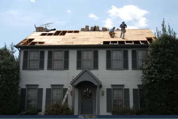 Royal Remodeling, LLC Logo