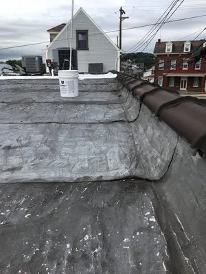 Royalty Roofing and Asphalt Logo