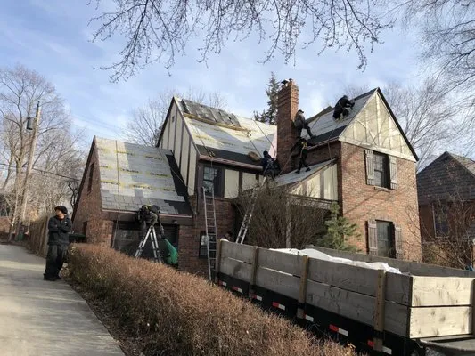 Royalty Roofing and Renovations Logo