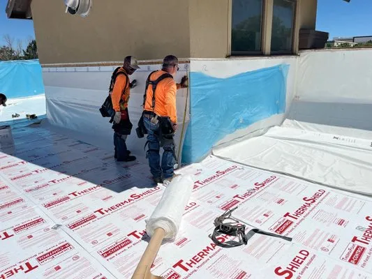 Royalty Roofing Logo