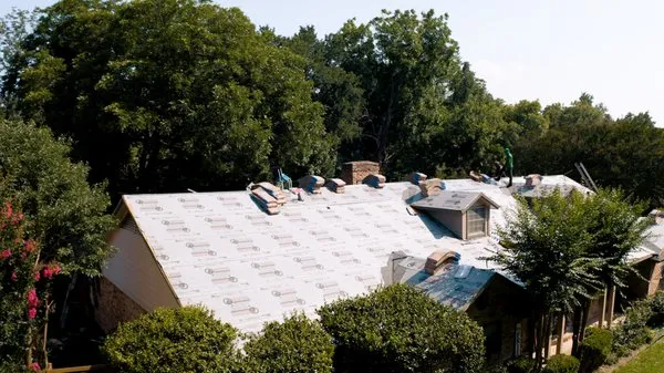 Royalty Roofing Logo