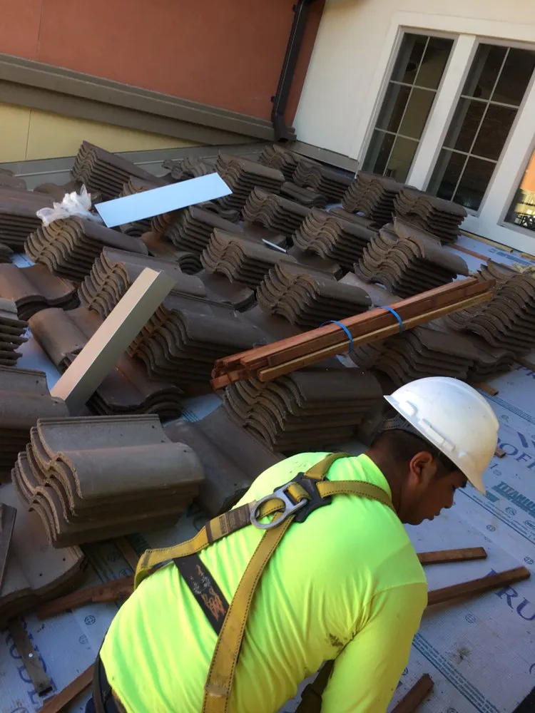 Slide of Roy's Roofing