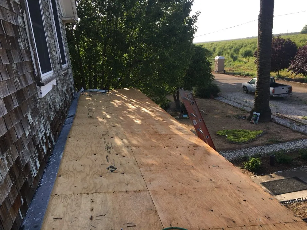 Slide of Roy's Roofing