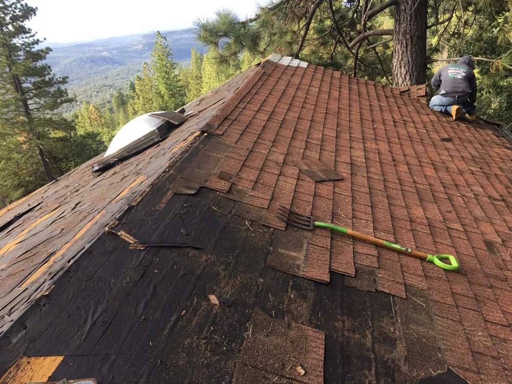 Slide of Roy's Roofing