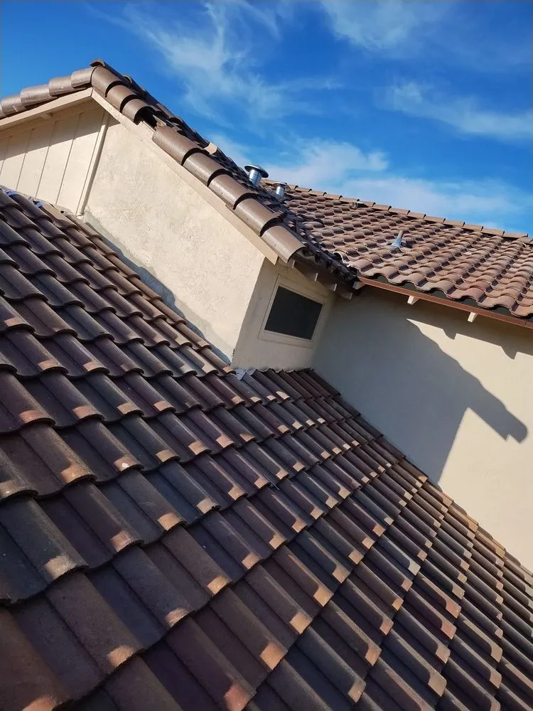 Slide of RR Alvarez Roofing