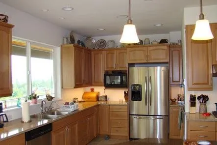 R&R Roofing Construction and Repair Logo