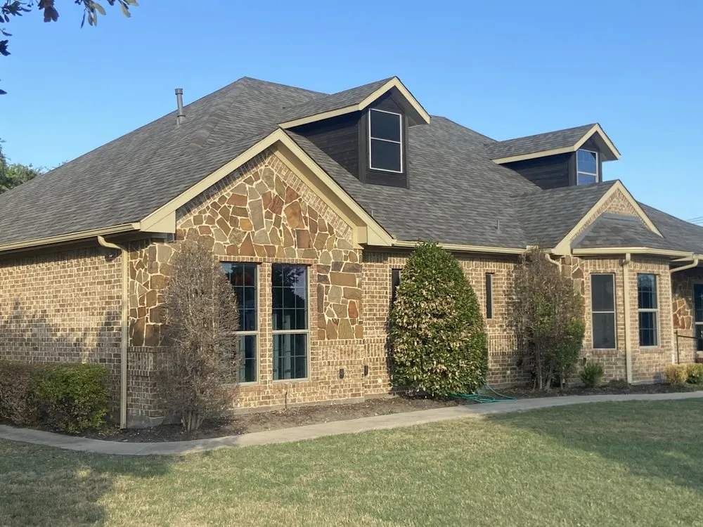 Slide of R&R Roofing