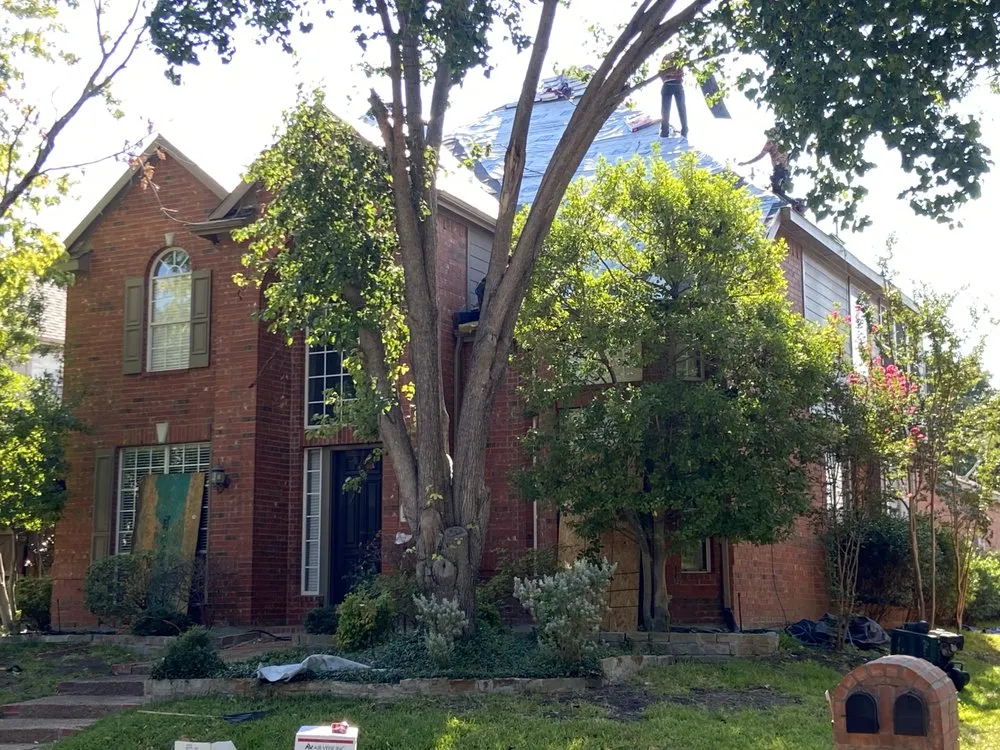 Slide of R&R Roofing