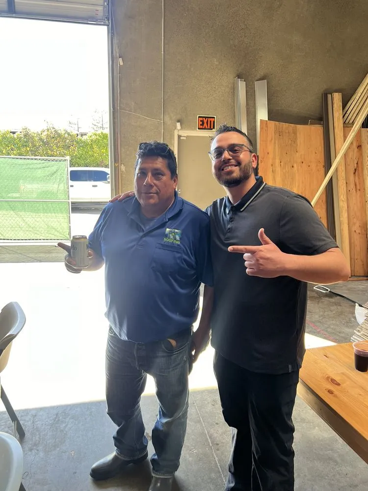 Slide of R&R Roofing