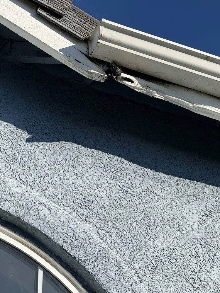 Slide of R&R Roofing