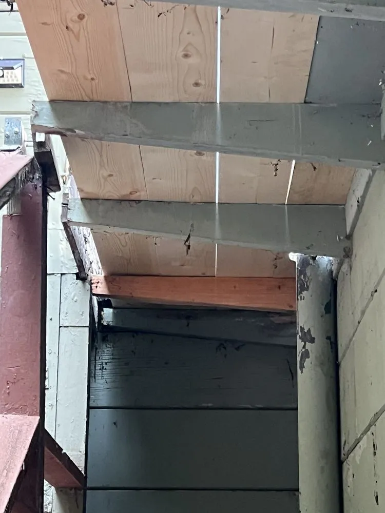 Slide of R&R Roofing