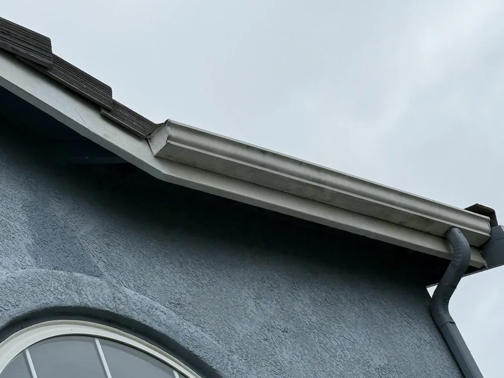 Slide of R&R Roofing