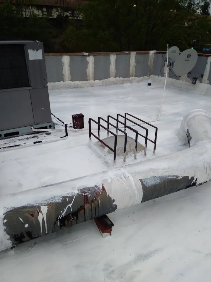 Slide of RR Roofing Service