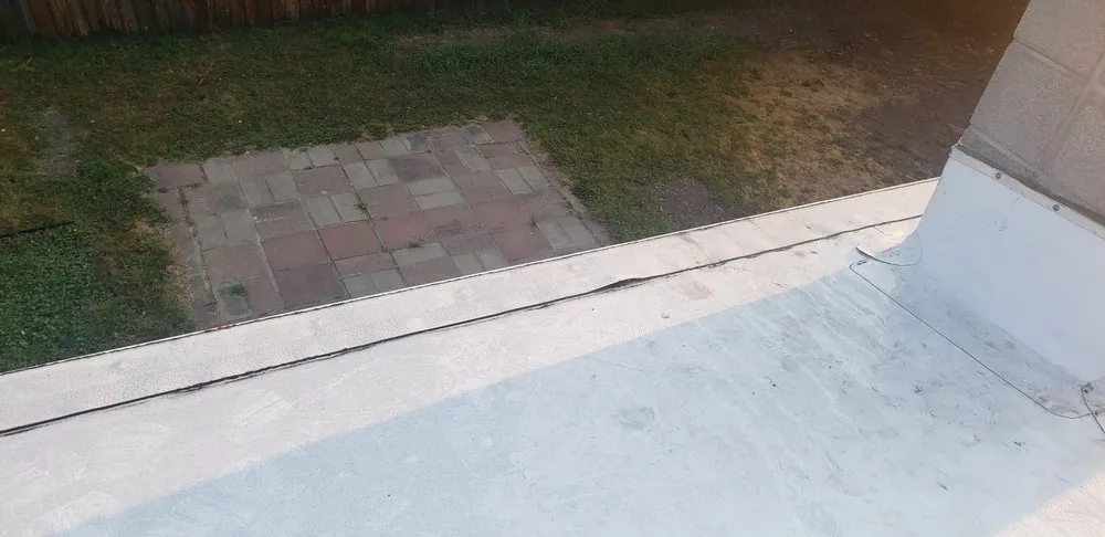 Slide of R&R Roofing Specialties