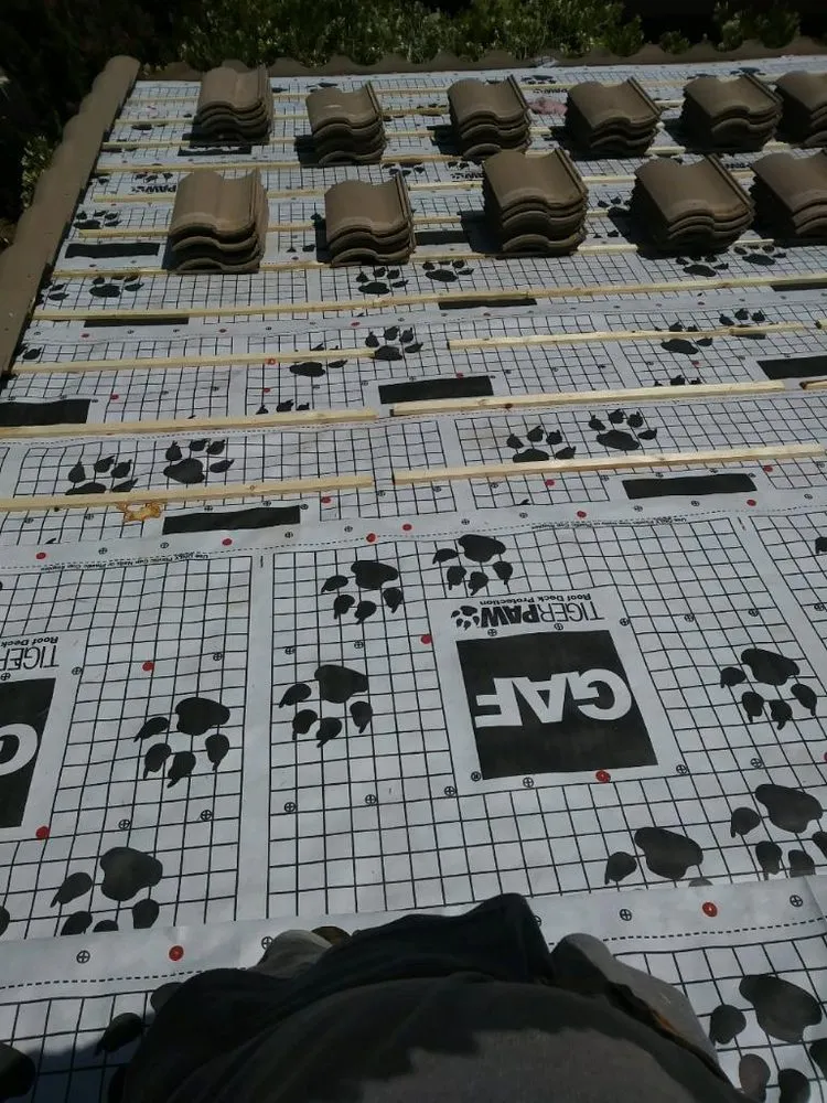 Slide of R&R Roofing