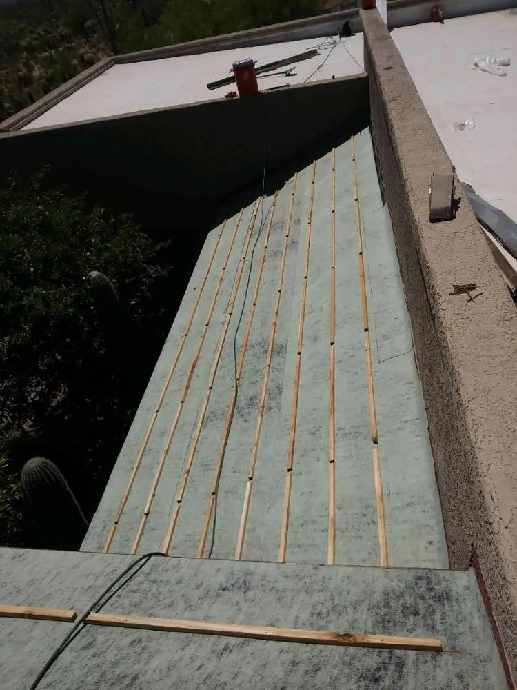 Slide of R&R Roofing