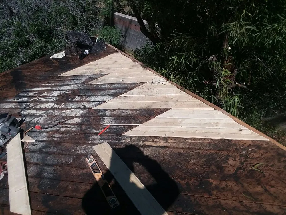 Slide of R&R Roofing