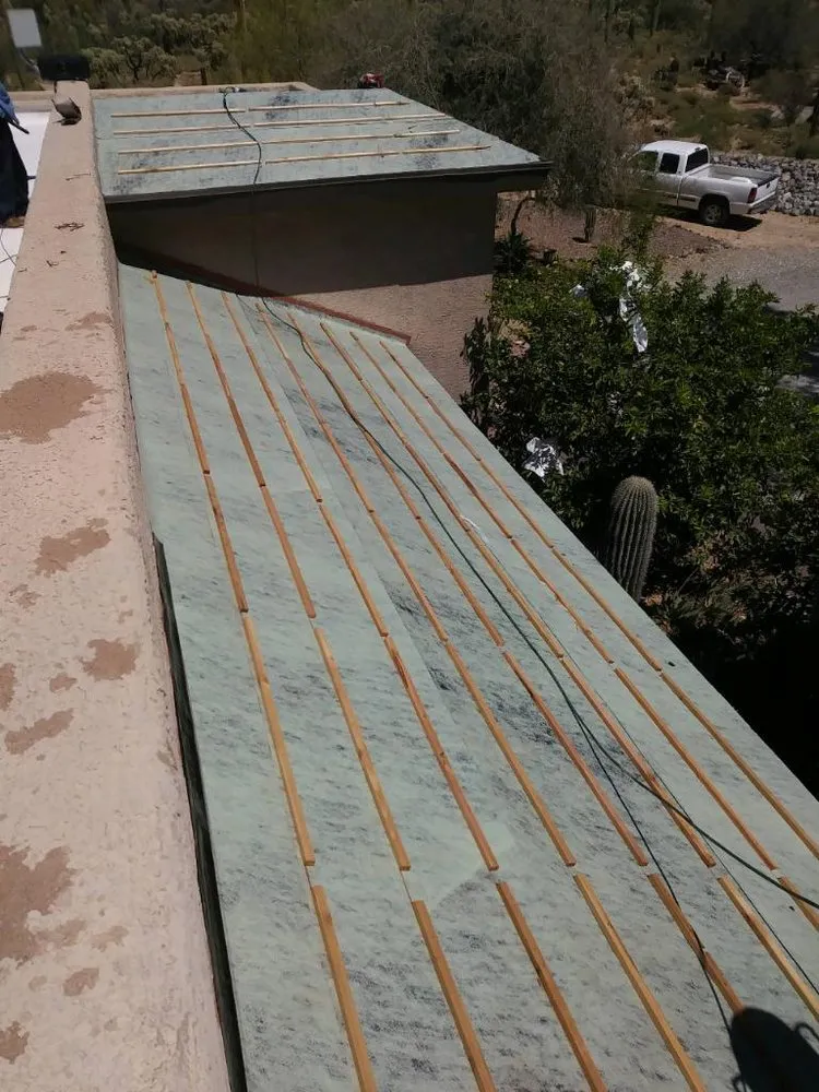 Slide of R&R Roofing