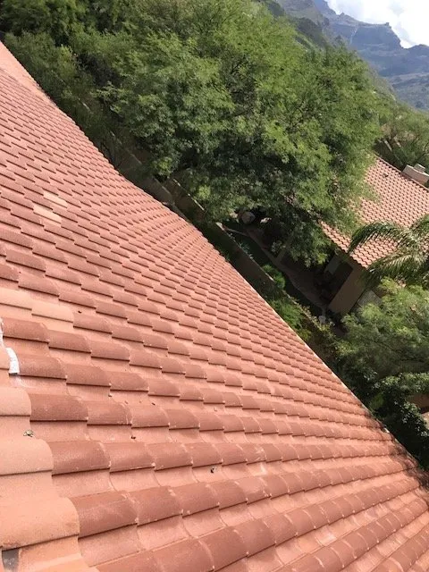 Slide of R&R Roofing