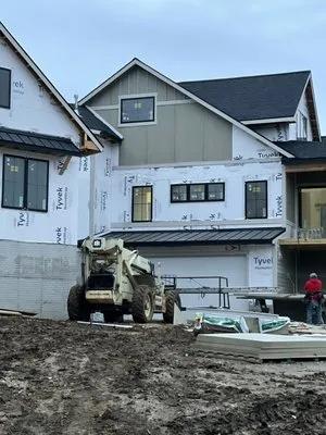 RR Siding And Construction Logo