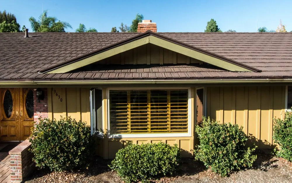 Slide of RT Roofing Specialist