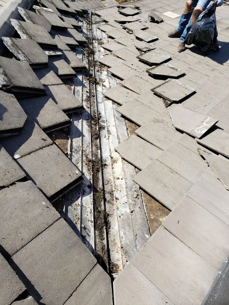 Slide of Ruben's Roofing