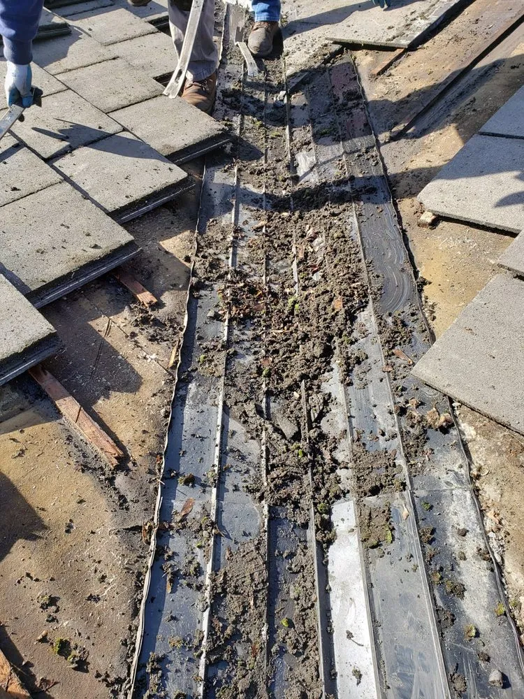 Slide of Ruben's Roofing