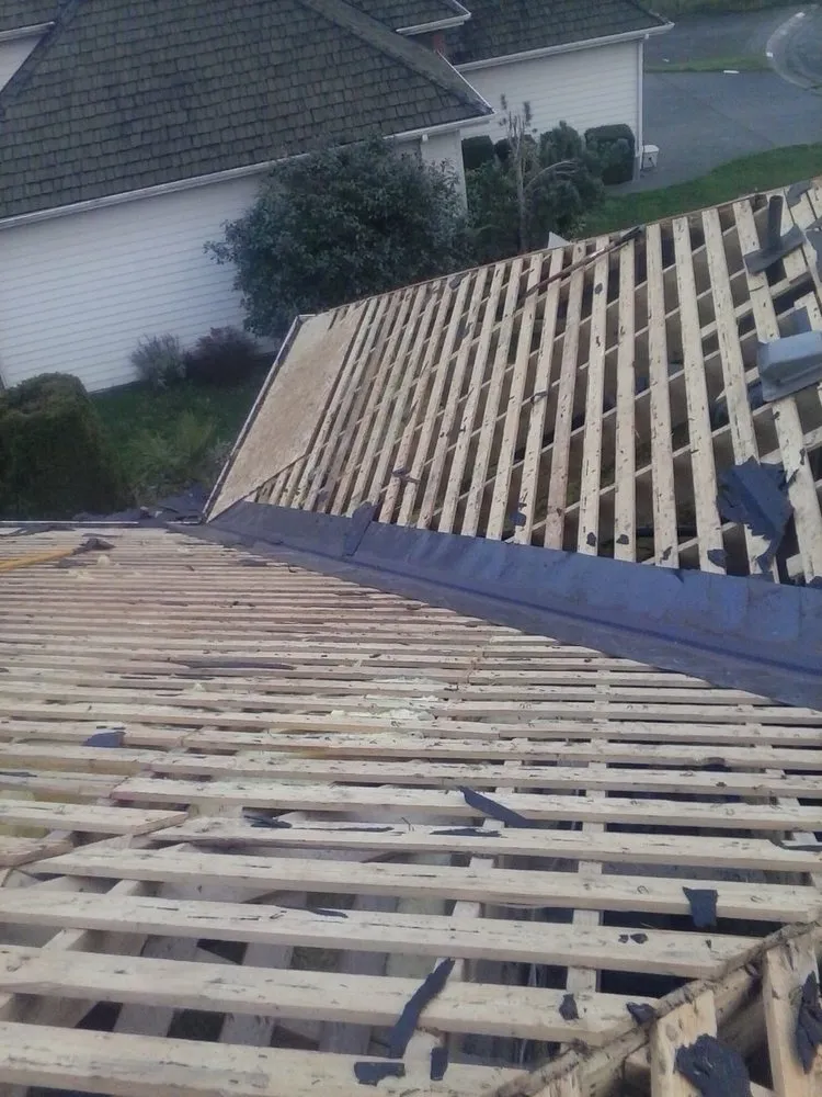 Slide of Ruben's Roofing