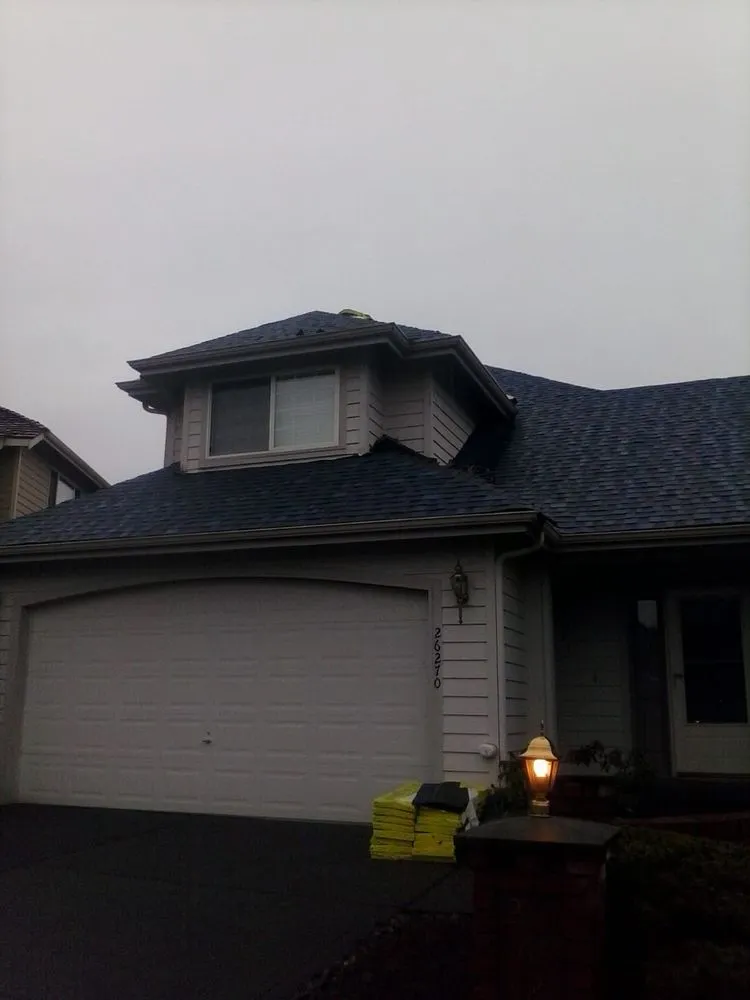 Slide of Ruben's Roofing