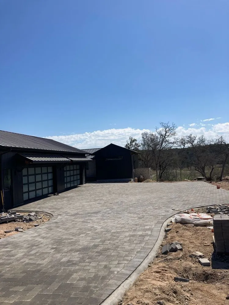 Slide of Rubén Landscaping & Construction