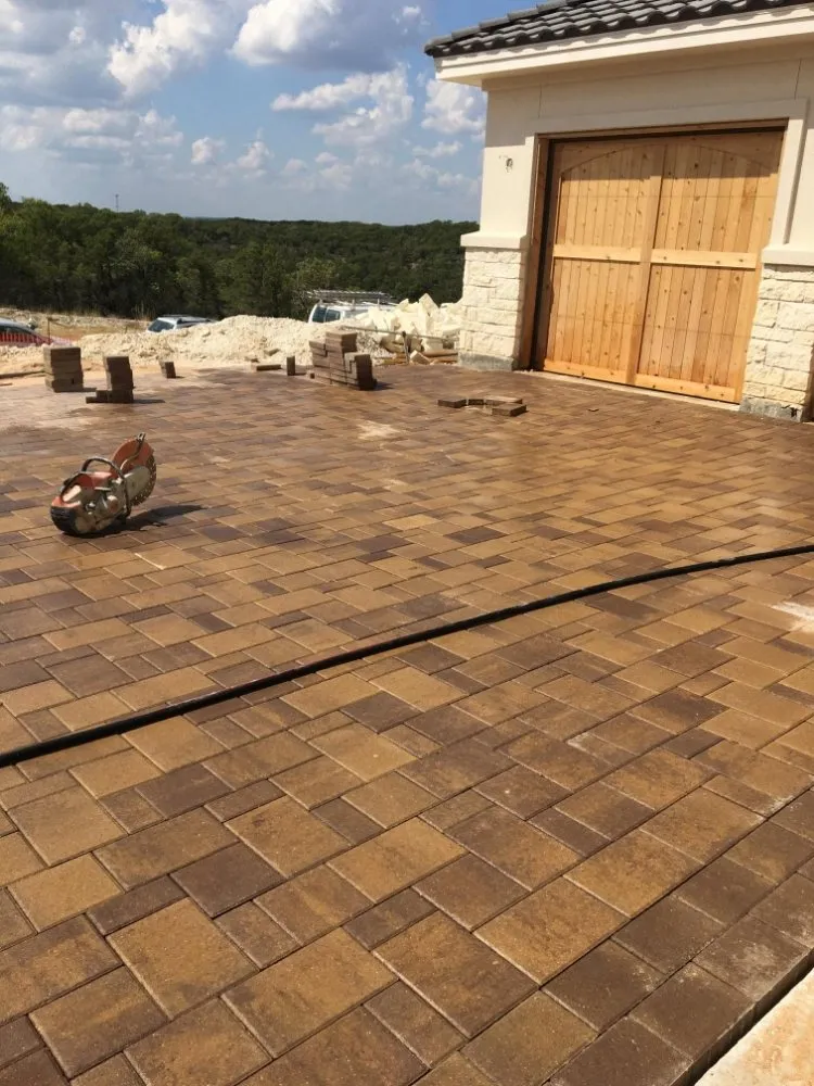 Slide of Rubén Landscaping & Construction