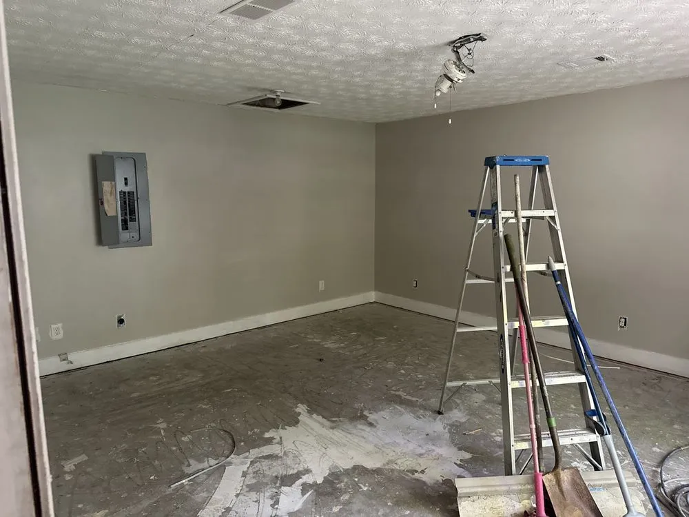 Slide of Ruiz Custom Builder