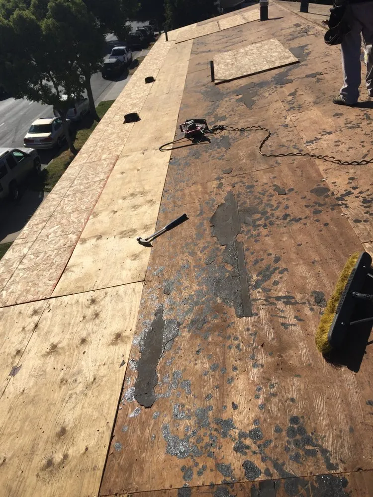 Slide of Ruiz Roofing Construction