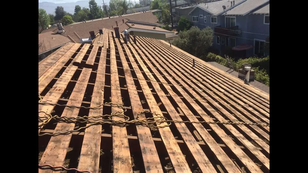 Slide of Ruiz Roofing Construction