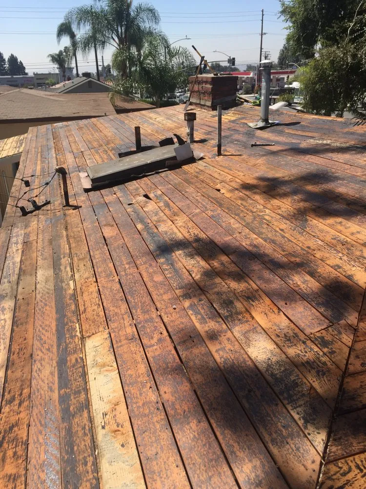 Slide of Ruiz Roofing Construction