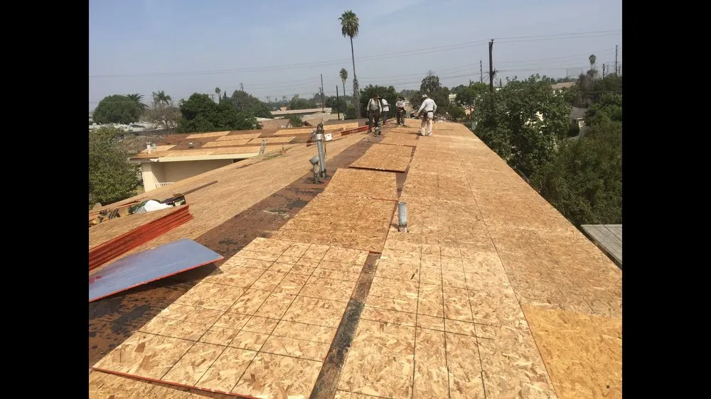 Slide of Ruiz Roofing Construction