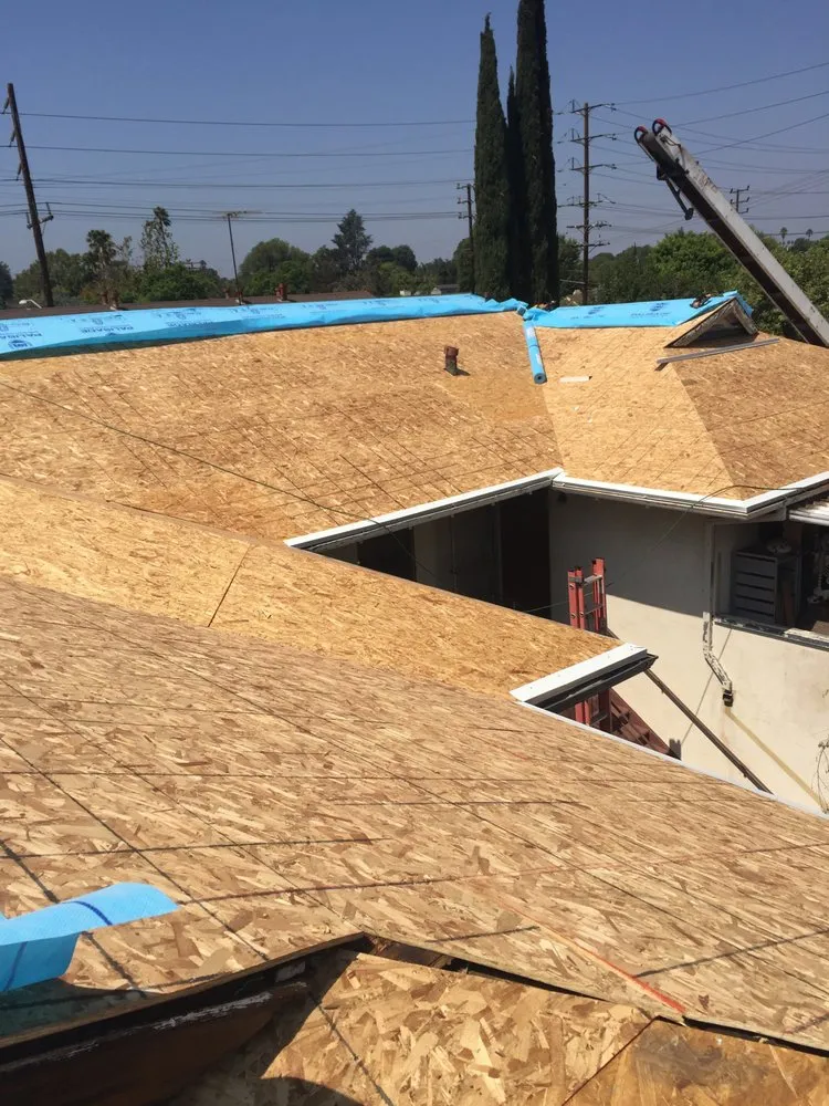 Slide of Ruiz Roofing Construction