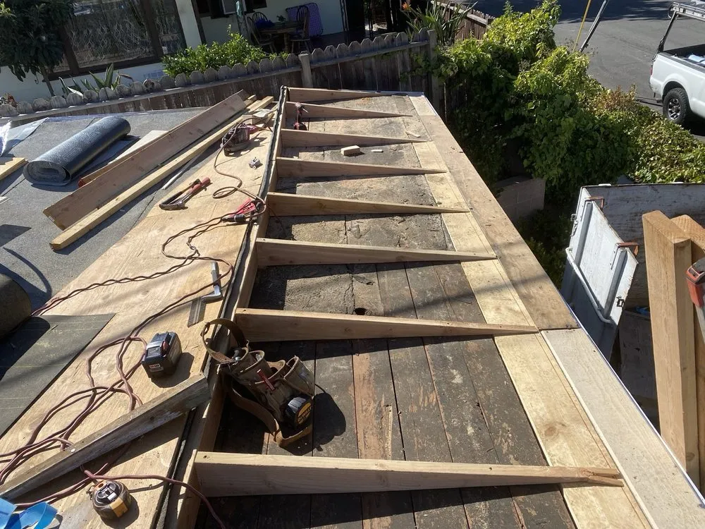 Slide of Ruiz Roofing Construction