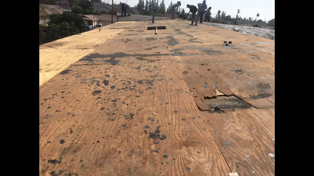 Slide of Ruiz Roofing Construction