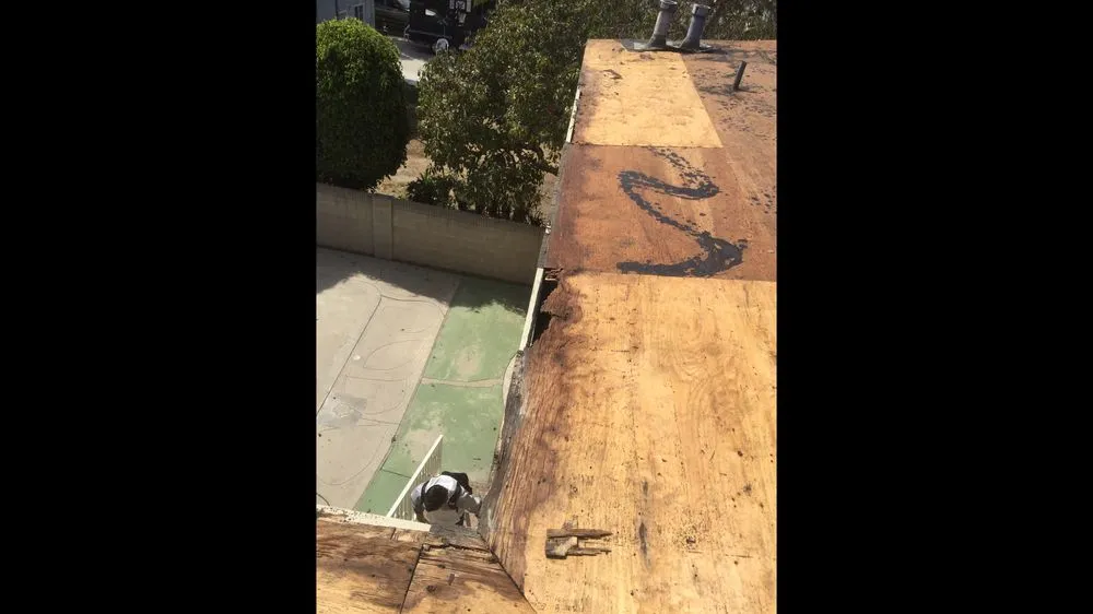 Slide of Ruiz Roofing Construction