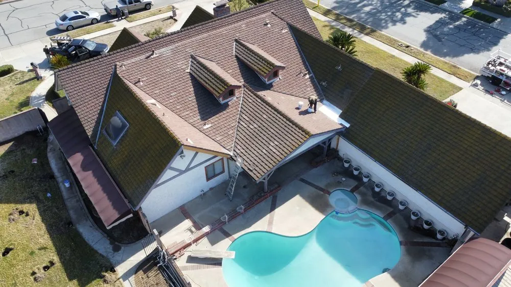 Slide of Ruiz Roofing