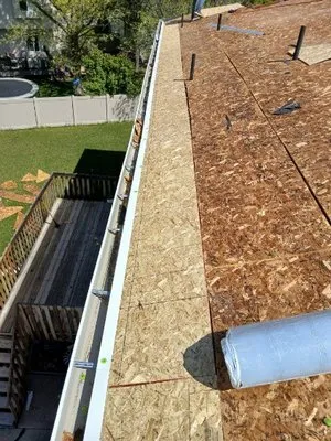 Ruiz Roofing Design Logo