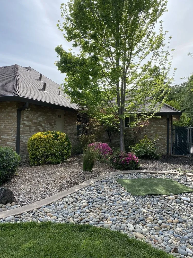 Slide of Ruiz Roofing Service